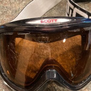 Used ski children’s ski goggles